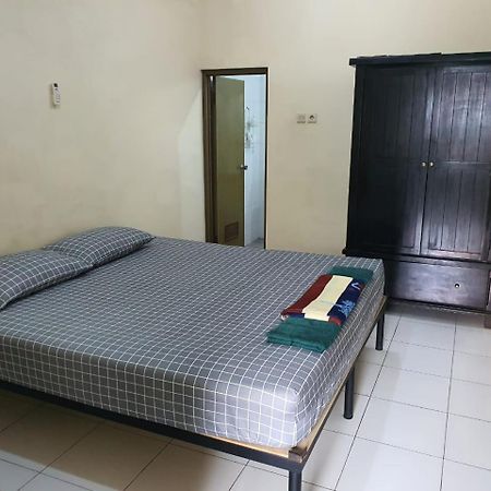 Taman Paradise Homestay Pradahkalikendal Zewnętrze zdjęcie