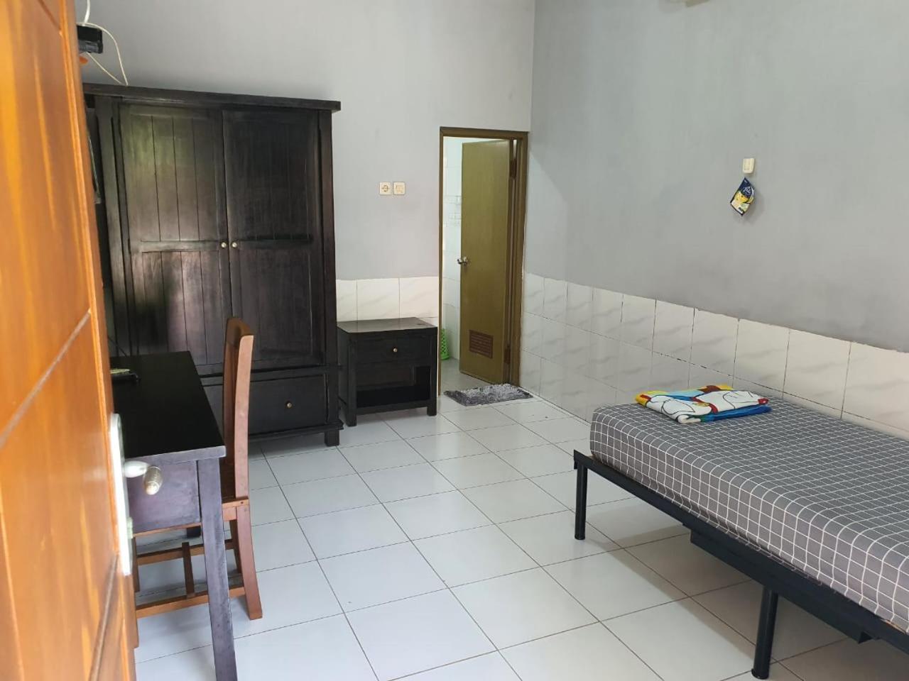 Taman Paradise Homestay Pradahkalikendal Zewnętrze zdjęcie